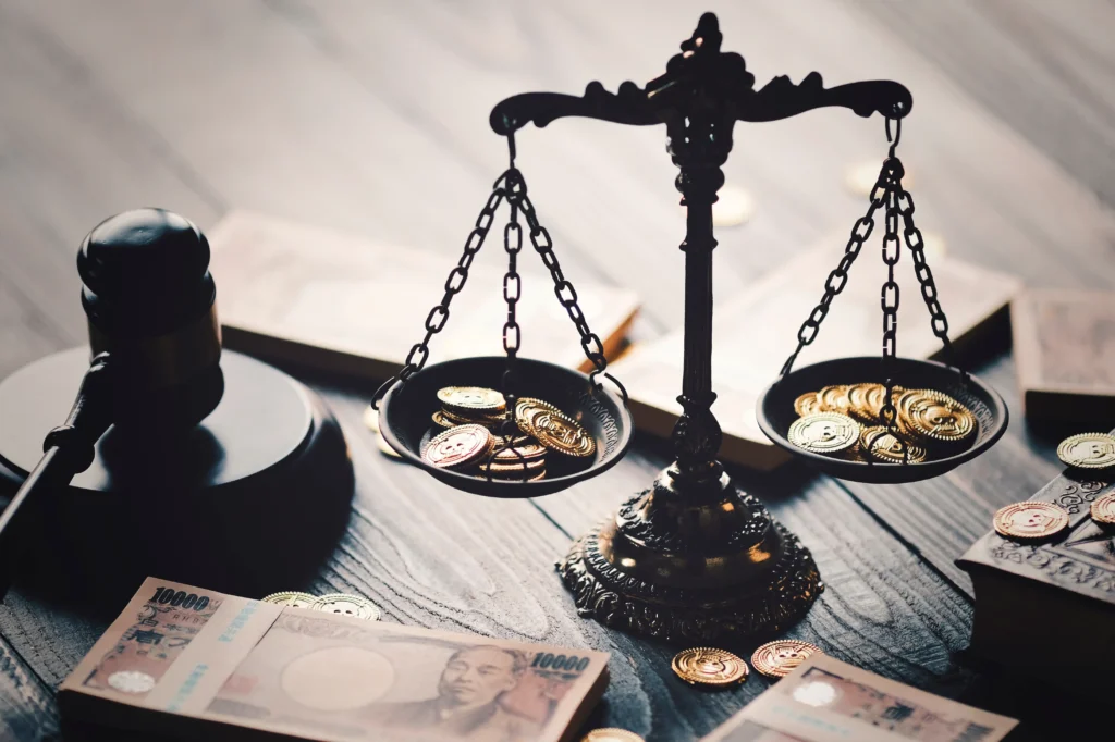 Scales of justice and gavel with coins, representing special damages in a personal injury case