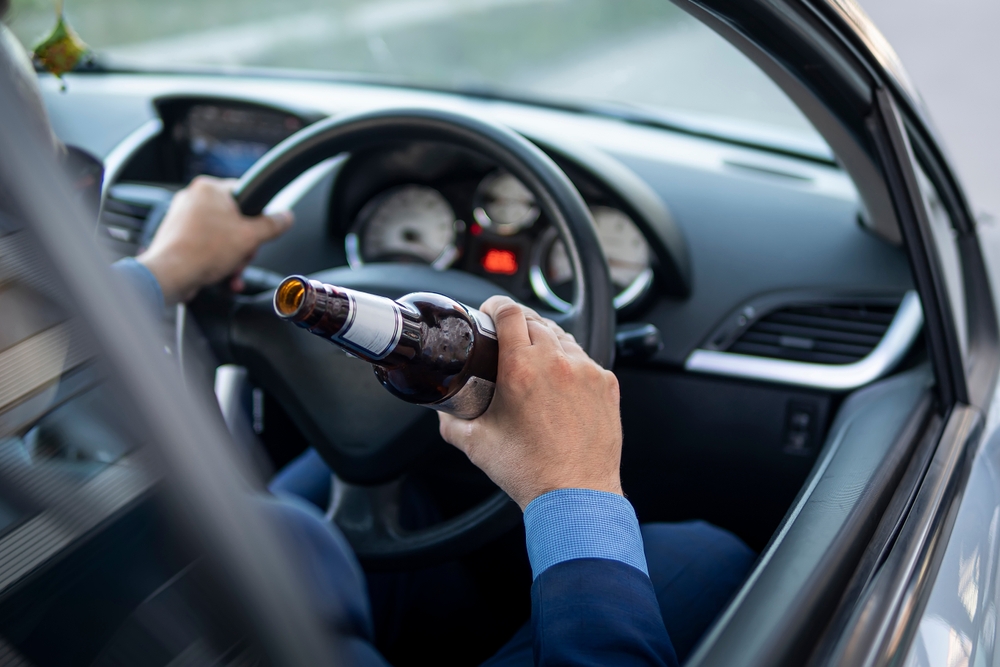 Alt Text: Drunk driving accidents cause thousands of injuries yearly, with alcohol-related crashes occurring every two minutes.