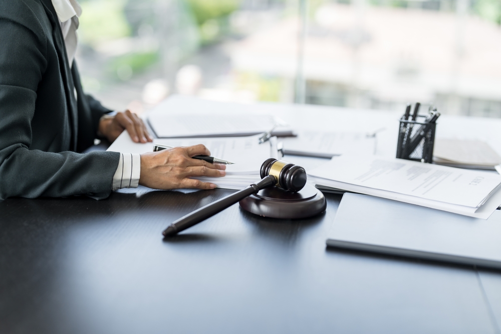Alt Text: A car accident attorney handles legal complexities, allowing you to focus on recovery after a drunk driving crash.